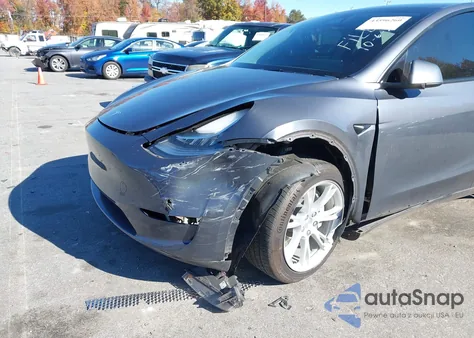 2023 Tesla Model Y Awd/Long Range Dual Motor All-Wheel Drive z USA, uszkodzony, nr VIN 7SAYGDEE7PA147213